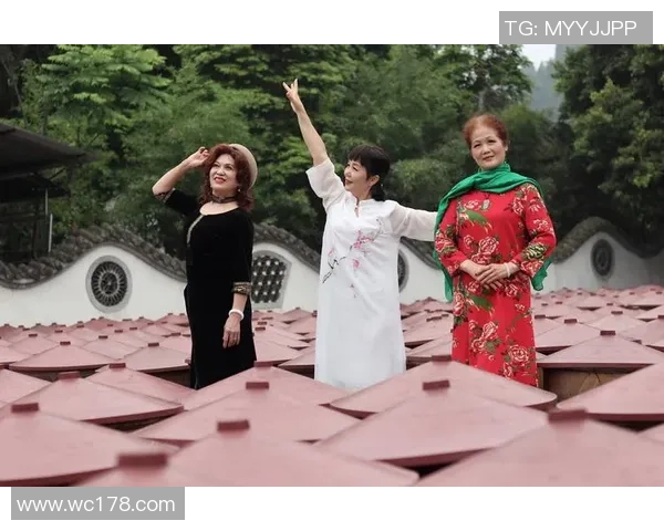 足球巨星帅照与生活瞬间全纪录 展现场上场下多彩人生